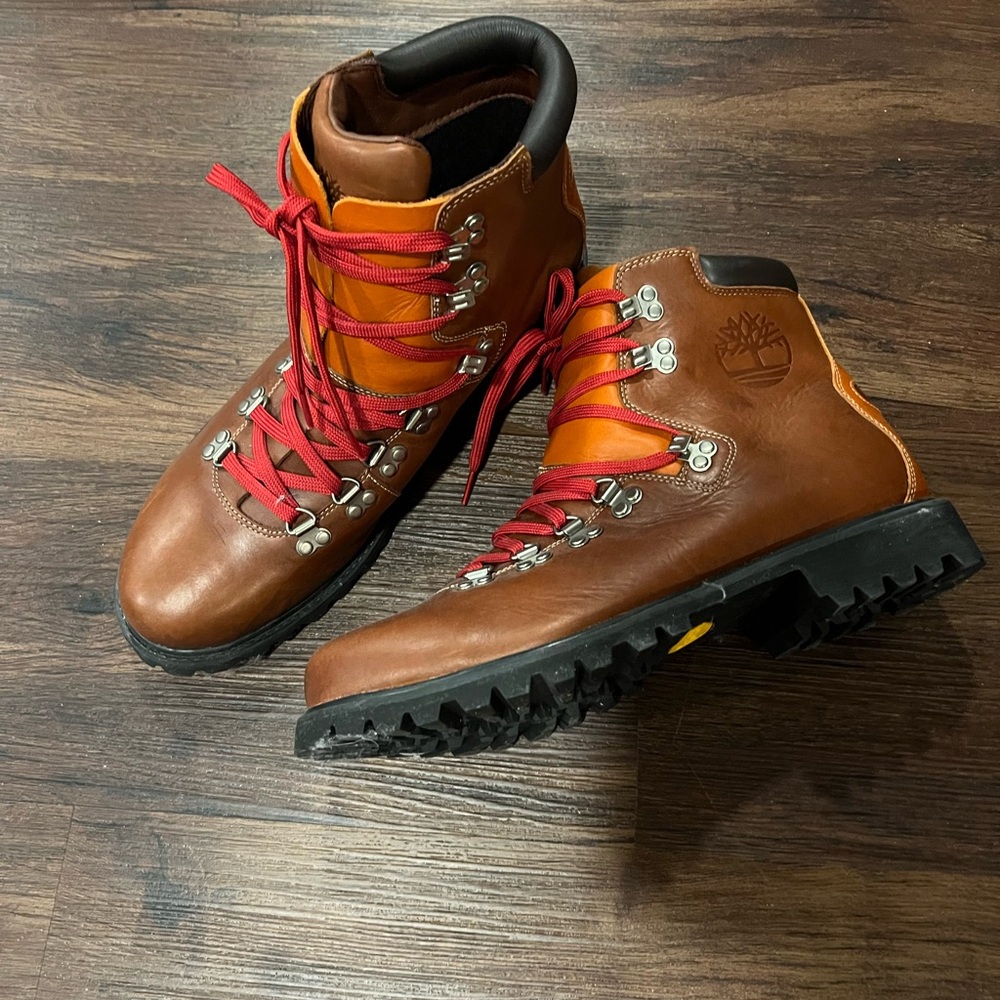 Timberland Men's Leather Boots with Red Accents
